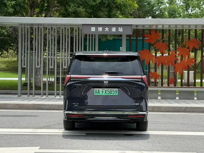 Buick GL8 PHEV 2026 Luxury Edition 1.5T — миниатюра 5