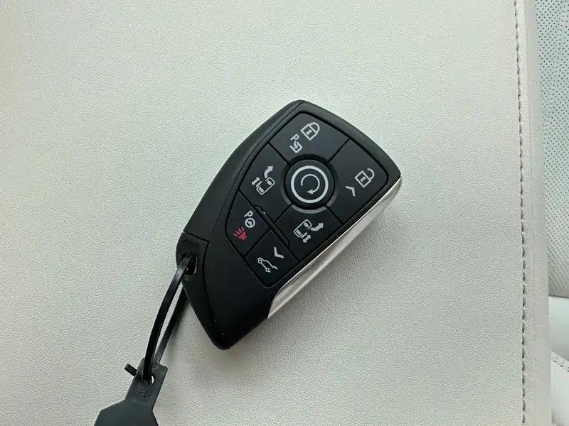 Buick GL8 PHEV 2024 Luxury Edition 1.5T 6-seat Luxury Version — миниатюра 11