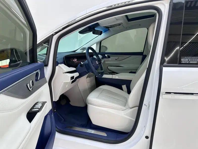 Buick GL8 PHEV 2024 Luxury Edition 1.5T 6-seat Luxury Version — миниатюра 17