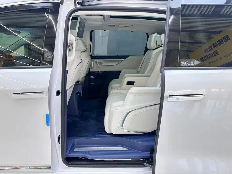 Buick GL8 PHEV 2024 Luxury Edition 1.5T 6-seat Luxury Version — миниатюра 18