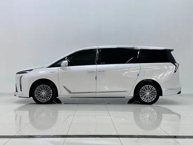 Buick GL8 PHEV 2024 Luxury Edition 1.5T 6-seat Luxury Version — миниатюра 4
