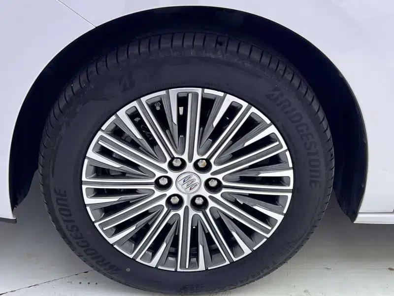 Buick GL8 PHEV 2024 Luxury 1.5T Premium Edition — миниатюра 12