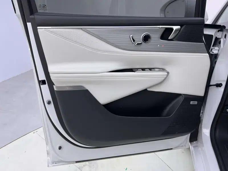 Buick GL8 PHEV 2024 Luxury 1.5T Premium Edition — миниатюра 15