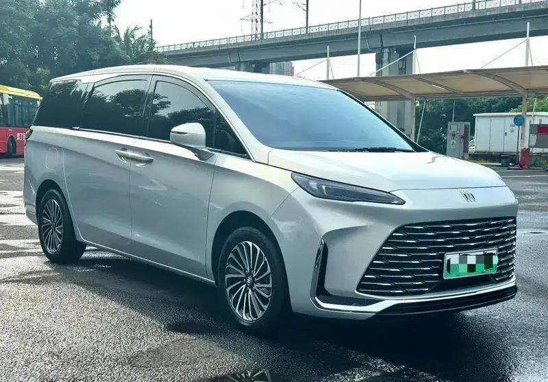 Buick GL8 PHEV 2025 Land Cruiser 1.5T First Enjoy Edition — миниатюра 3