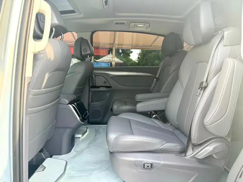 Buick GL8 PHEV 2025 Land Cruiser 1.5T First Enjoy Edition — миниатюра 9