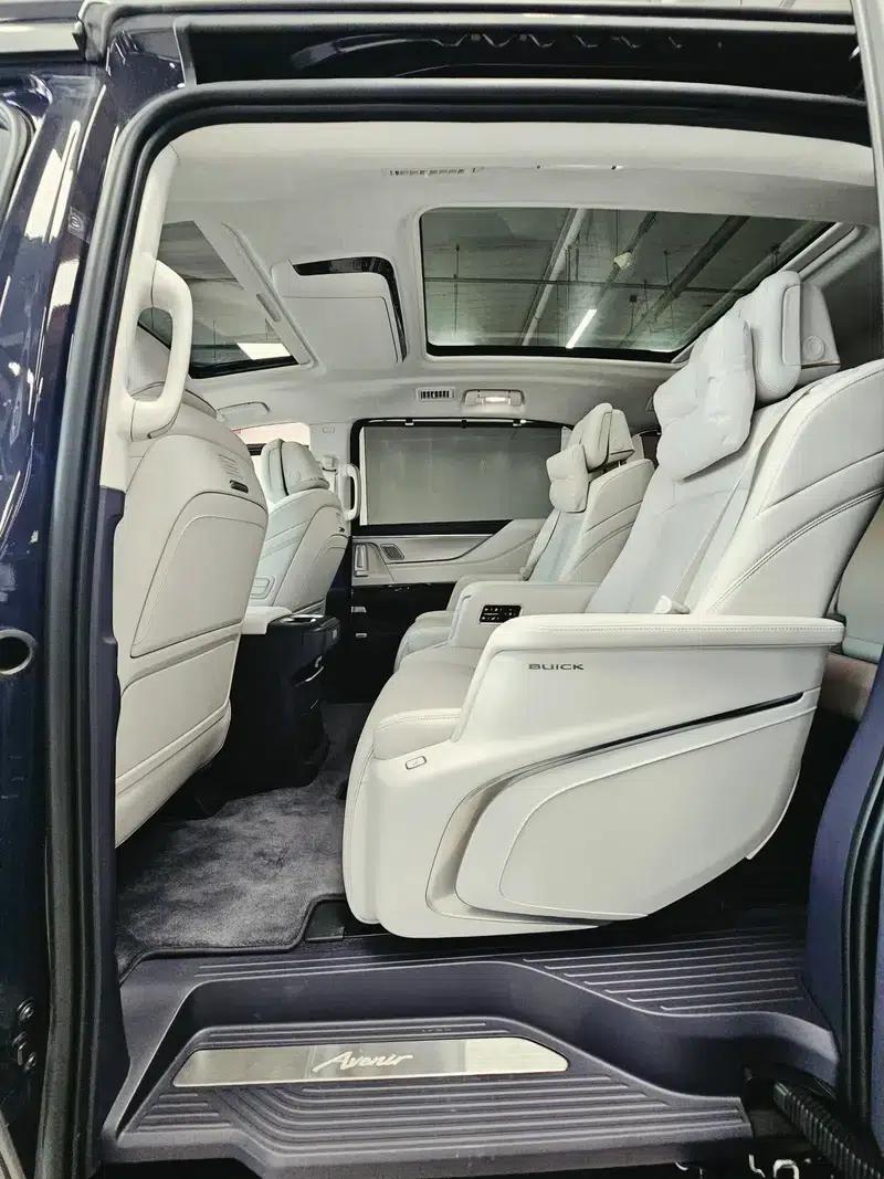 Buick GL8 PHEV 2024 Luxury 1.5T 7-Seat Edition — миниатюра 16