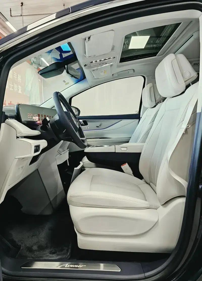Buick GL8 PHEV 2024 Luxury 1.5T 7-Seat Edition — миниатюра 19