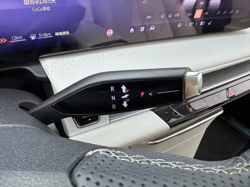 Buick GL8 PHEV 2024 Luxury 1.5T Premium Edition — миниатюра 18