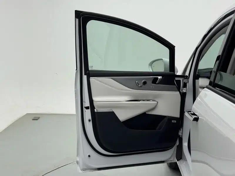 Buick GL8 PHEV 2024 Luxury 1.5T Premium Edition — миниатюра 26