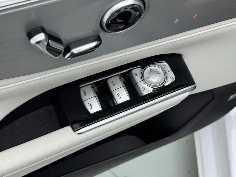 Buick GL8 PHEV 2024 Luxury 1.5T Premium Edition — миниатюра 27