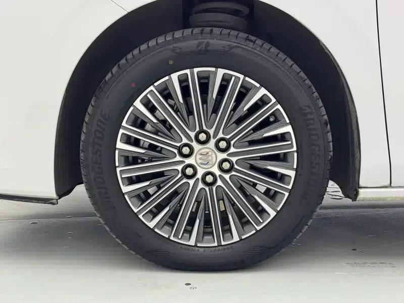 Buick GL8 PHEV 2024 Luxury 1.5T Premium Edition — миниатюра 9
