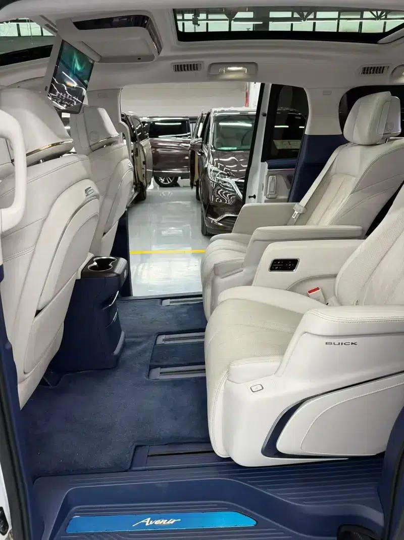 Buick GL8 PHEV 2024 Luxury 1.5T 7-Seat Edition — миниатюра 4