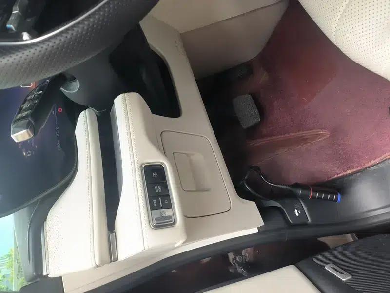 Buick GL8 PHEV 2024 Luxury 1.5T 7-Seat Edition — миниатюра 13