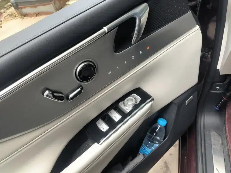 Buick GL8 PHEV 2024 Luxury 1.5T 7-Seat Edition — миниатюра 15