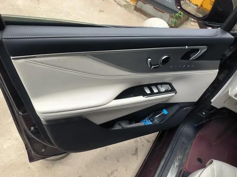 Buick GL8 PHEV 2024 Luxury 1.5T 7-Seat Edition — миниатюра 16
