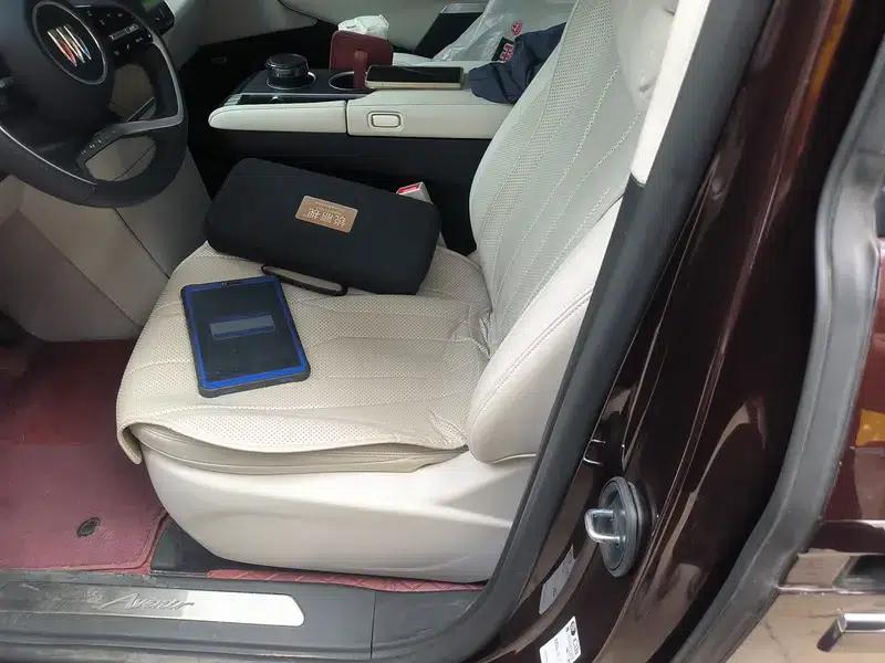 Buick GL8 PHEV 2024 Luxury 1.5T 7-Seat Edition — миниатюра 7