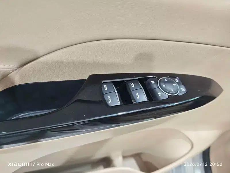 Buick GL8 PHEV 2025 Land Cruiser 1.5T Premium Edition — миниатюра 17