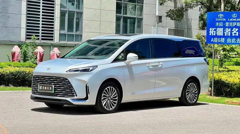 Buick GL8 PHEV 2025 Land Cruiser 1.5T Premium Edition — миниатюра 1