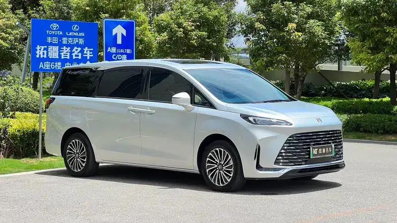Buick GL8 PHEV 2025 Land Cruiser 1.5T Premium Edition — миниатюра 3