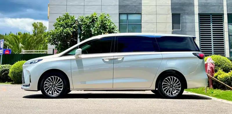Buick GL8 PHEV 2025 Land Cruiser 1.5T Premium Edition — миниатюра 4