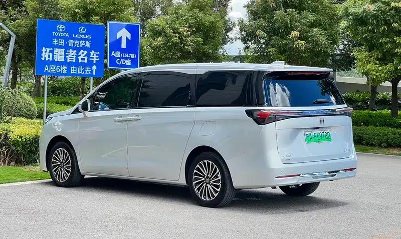 Buick GL8 PHEV 2025 Land Cruiser 1.5T Premium Edition — миниатюра 5