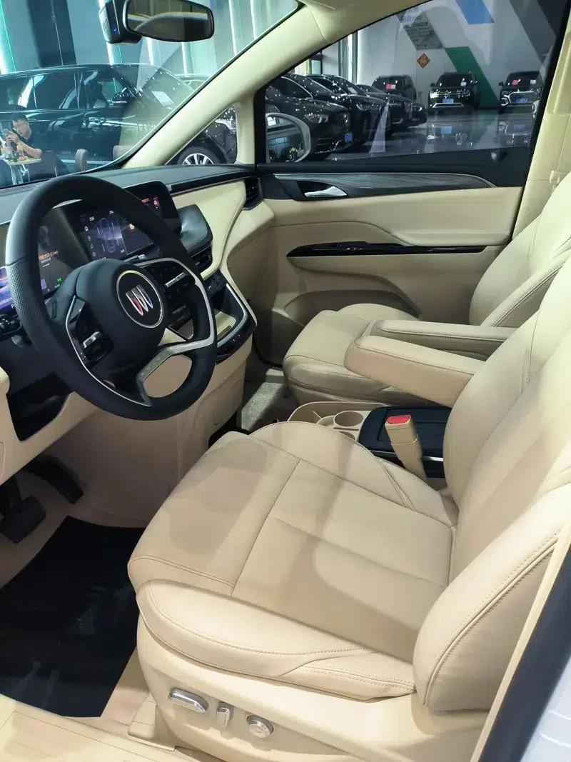 Buick GL8 PHEV 2025 Land Cruiser 1.5T First Enjoy Edition — миниатюра 12