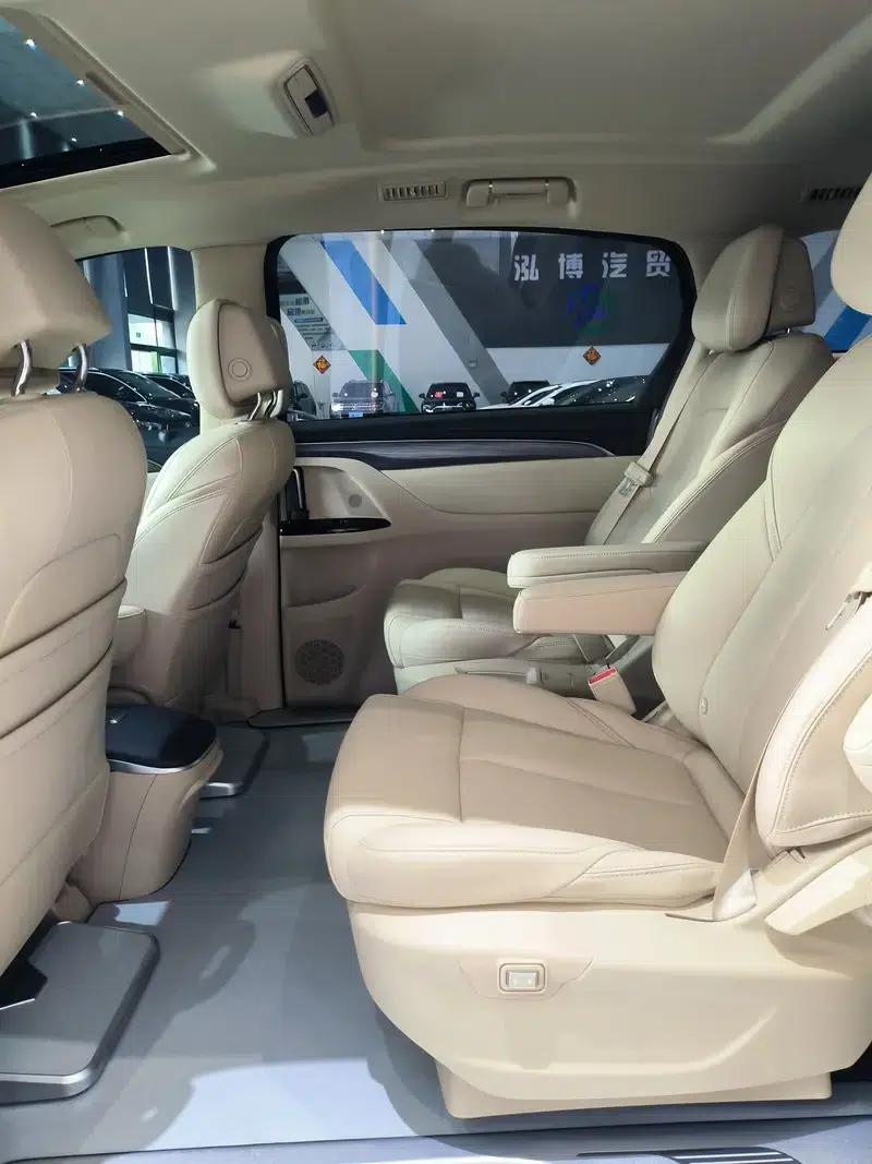Buick GL8 PHEV 2025 Land Cruiser 1.5T First Enjoy Edition — миниатюра 14