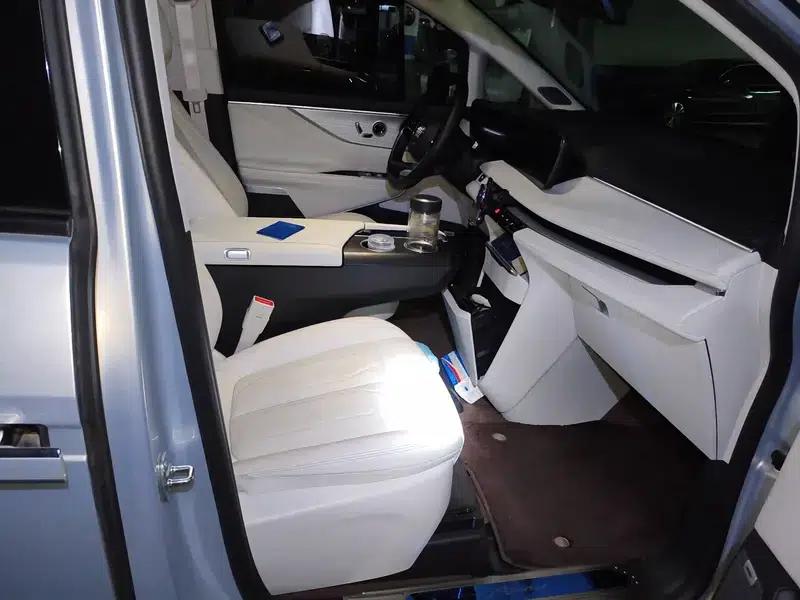 Buick GL8 PHEV 2024 Luxury 1.5T Premium Edition — миниатюра 8