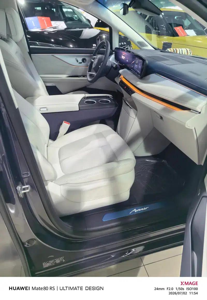 Buick GL8 PHEV 2026 Luxury Edition 1.5T — миниатюра 17