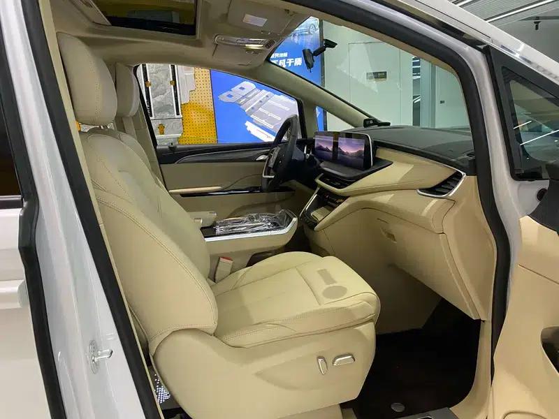 Buick GL8 PHEV 2025 Land Cruiser 1.5T First Enjoy Edition — миниатюра 4