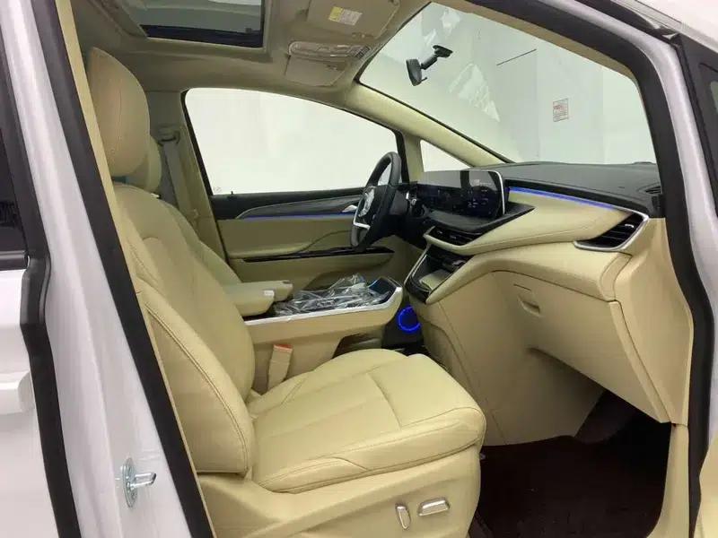 Buick GL8 PHEV 2025 Land Cruiser 1.5T First Enjoy Edition — миниатюра 5
