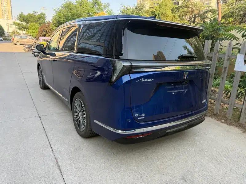 Buick GL8 PHEV 2024 Luxury Edition 1.5T 6-seat Luxury Version — миниатюра 4