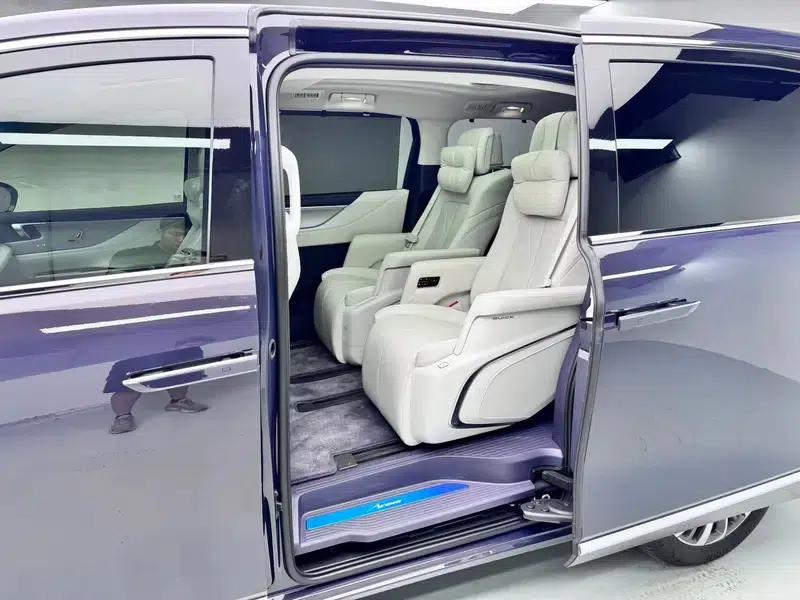 Buick GL8 PHEV 2026 Luxury Edition 1.5T — миниатюра 16