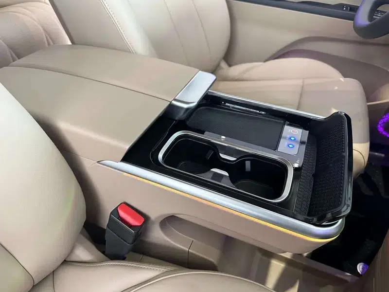 Buick GL8 PHEV 2025 Land Cruiser 1.5T First Enjoy Edition — миниатюра 6