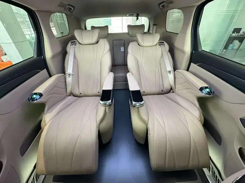 Buick GL8 PHEV 2025 Land Cruiser 1.5T First Enjoy Edition — миниатюра 18
