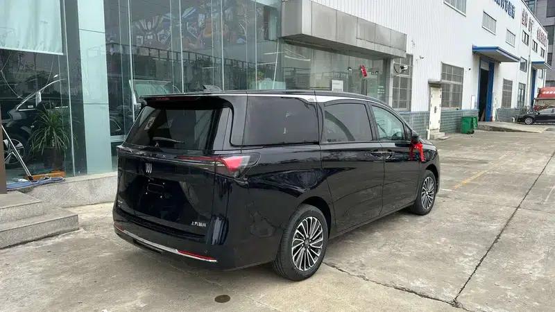 Buick GL8 PHEV 2025 Land Cruiser 1.5T First Enjoy Edition — миниатюра 5