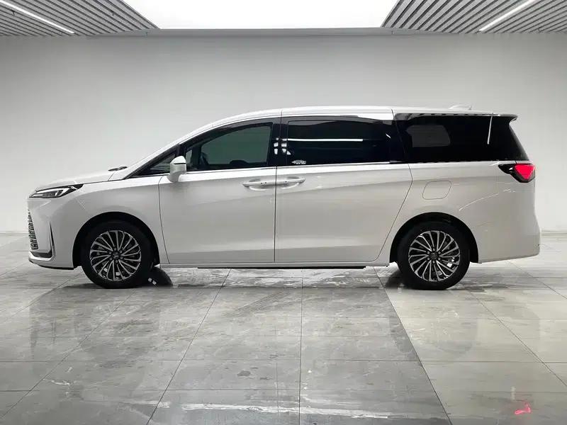 Buick GL8 PHEV 2025 Land Cruiser 1.5T First Enjoy Edition — миниатюра 4
