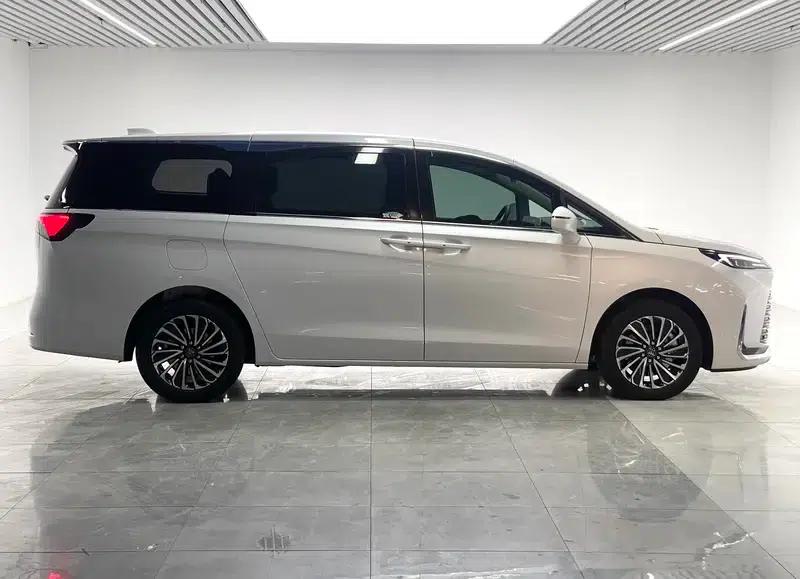 Buick GL8 PHEV 2025 Land Cruiser 1.5T First Enjoy Edition — миниатюра 8