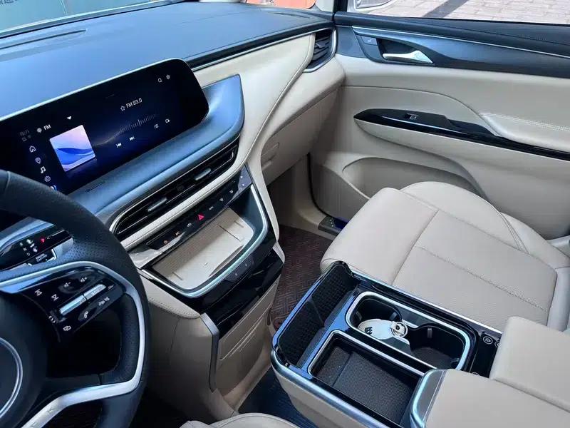 Buick GL8 PHEV 2025 Land Cruiser 1.5T Premium Edition — миниатюра 12