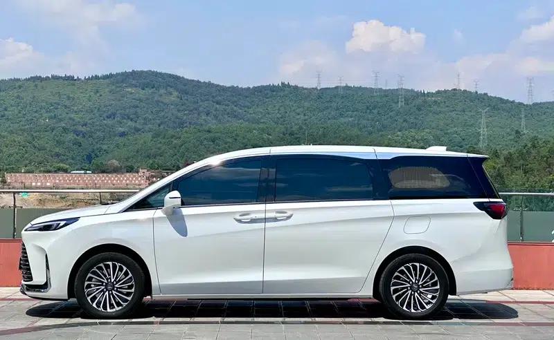 Buick GL8 PHEV 2025 Land Cruiser 1.5T Premium Edition — миниатюра 4