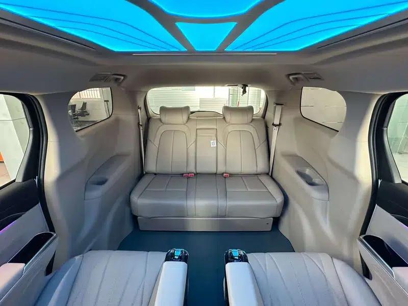 Buick GL8 PHEV 2025 Land Cruiser 1.5T First Enjoy Edition — миниатюра 19