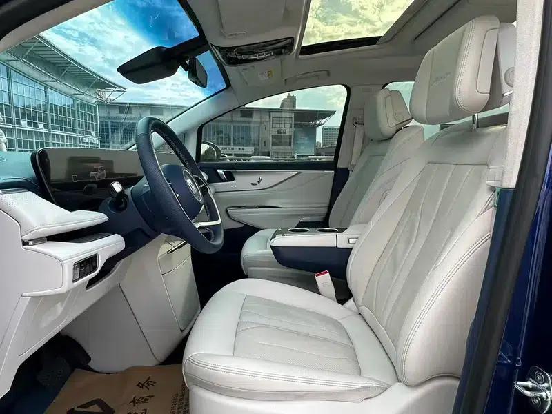 Buick GL8 PHEV 2024 Luxury 1.5T 7-Seat Edition — миниатюра 11