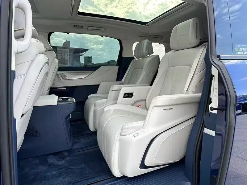 Buick GL8 PHEV 2024 Luxury 1.5T 7-Seat Edition — миниатюра 13