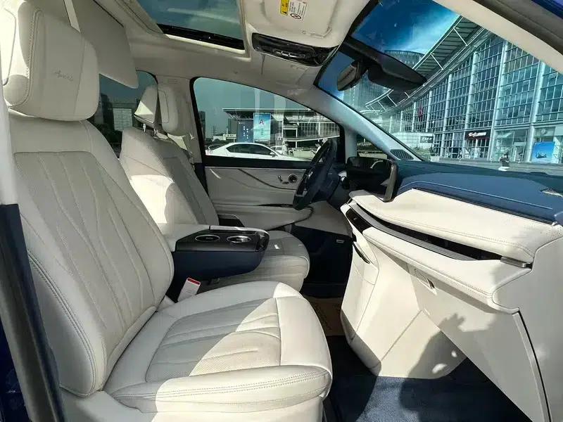 Buick GL8 PHEV 2024 Luxury 1.5T 7-Seat Edition — миниатюра 15
