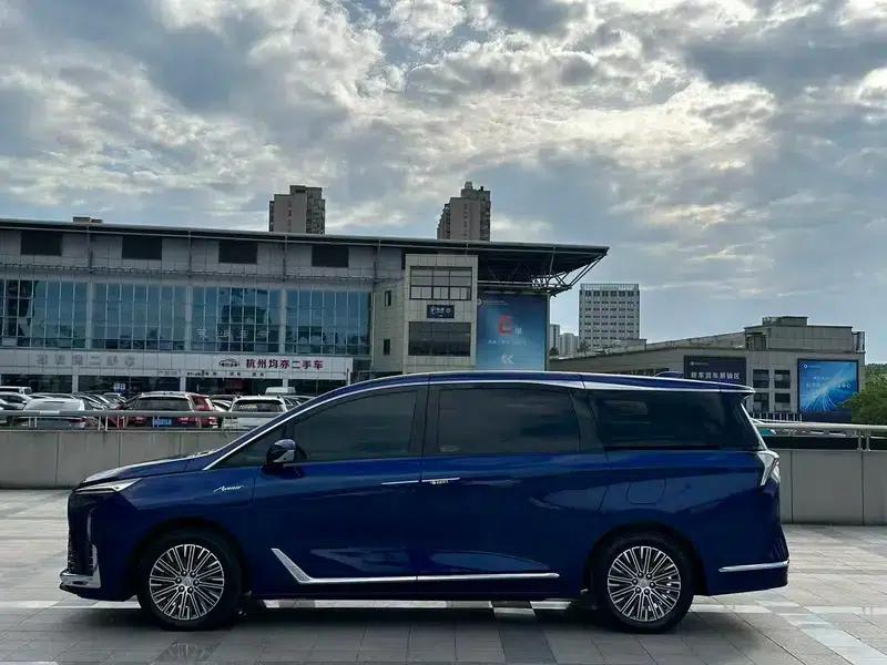 Buick GL8 PHEV 2024 Luxury 1.5T 7-Seat Edition — миниатюра 4