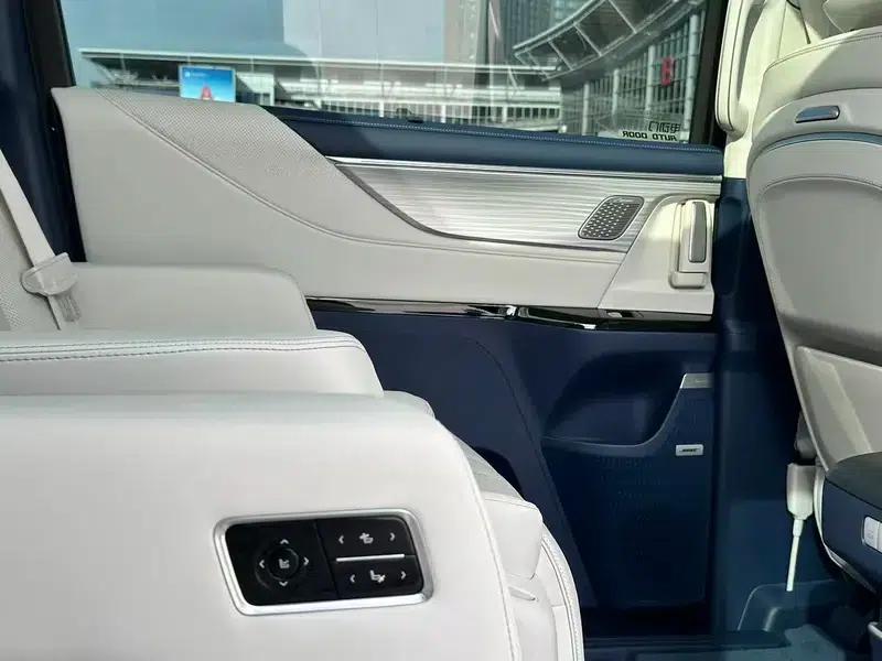 Buick GL8 PHEV 2024 Luxury 1.5T 7-Seat Edition — миниатюра 7