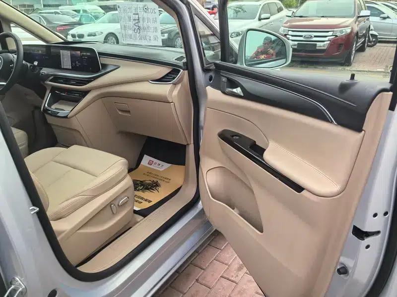 Buick GL8 PHEV 2025 Land Cruiser 1.5T Premium Edition — миниатюра 18