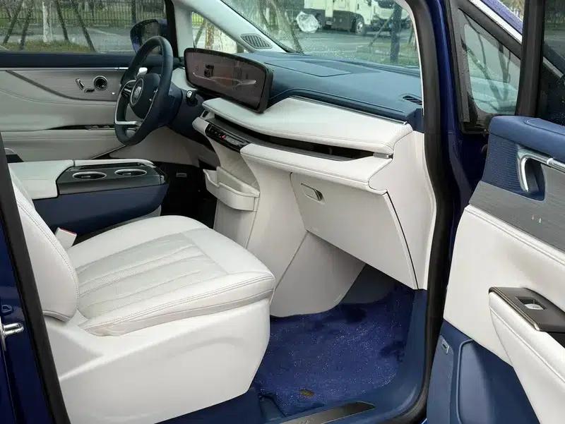 Buick GL8 PHEV 2024 Luxury Edition 1.5T 6-seat Luxury Version — миниатюра 17