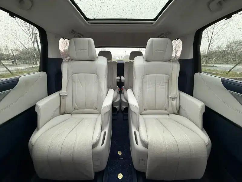 Buick GL8 PHEV 2024 Luxury Edition 1.5T 6-seat Luxury Version — миниатюра 18