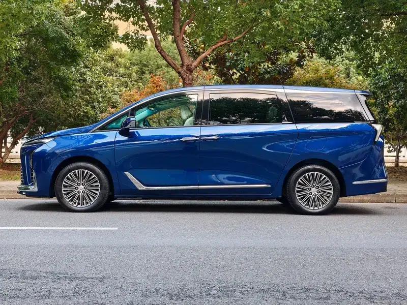 Buick GL8 PHEV 2024 Luxury Edition 1.5T 6-seat Luxury Version — миниатюра 4